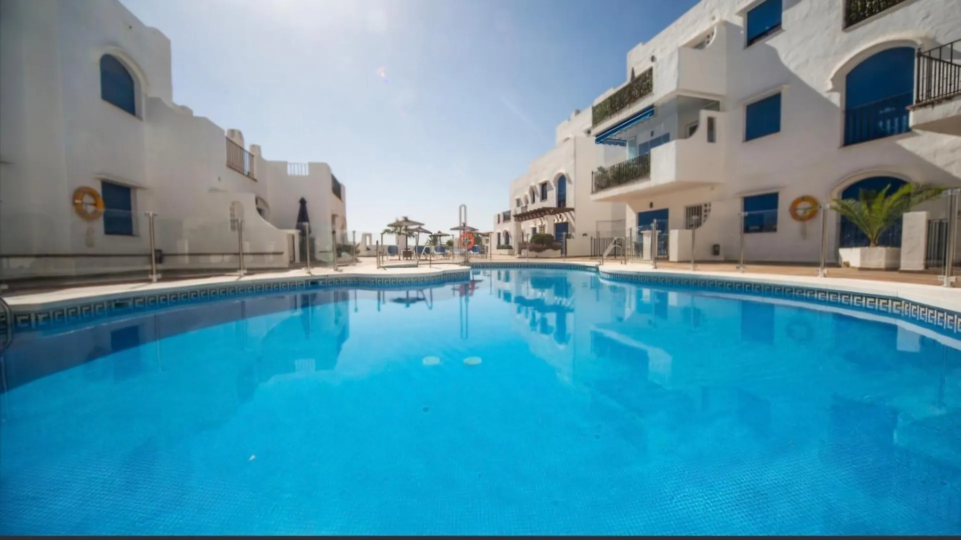アパート Mikonos Playa Fantastico 2 Hab Beach Side Puerto De La Duquesa Castillo de Sabinillas